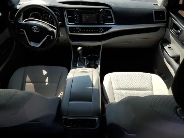 5TDBZRFHXHS398889 2017 TOYOTA HIGHLANDER - Image 8
