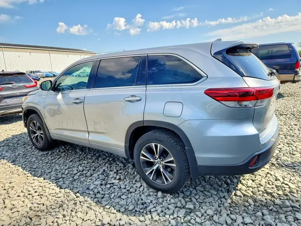 5TDBZRFHXHS425136 2017 TOYOTA HIGHLANDER - Image 2
