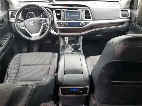 5TDBZRFHXHS444205 2017 TOYOTA HIGHLANDER - Image 8