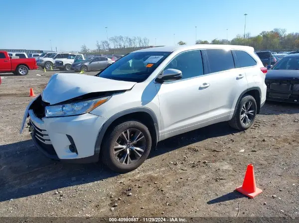 5TDBZRFHXHS481299 2017 TOYOTA HIGHLANDER - Image 2