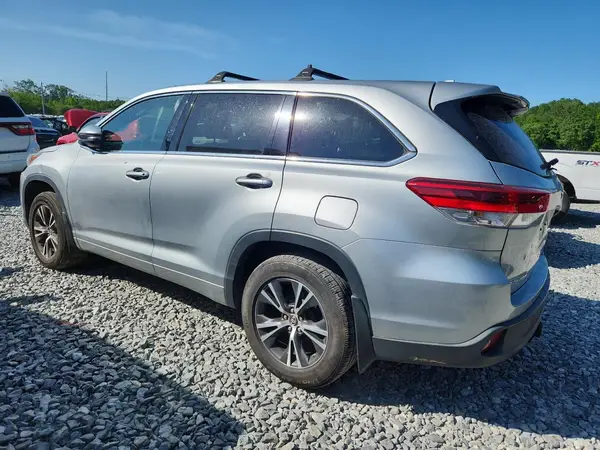 5TDBZRFHXJS484743 2018 TOYOTA HIGHLANDER - Image 2