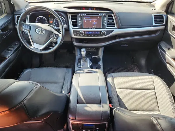 5TDBZRFHXJS484743 2018 TOYOTA HIGHLANDER - Image 8