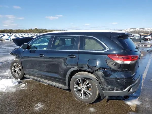 5TDBZRFHXJS489957 2018 TOYOTA HIGHLANDER - Image 2