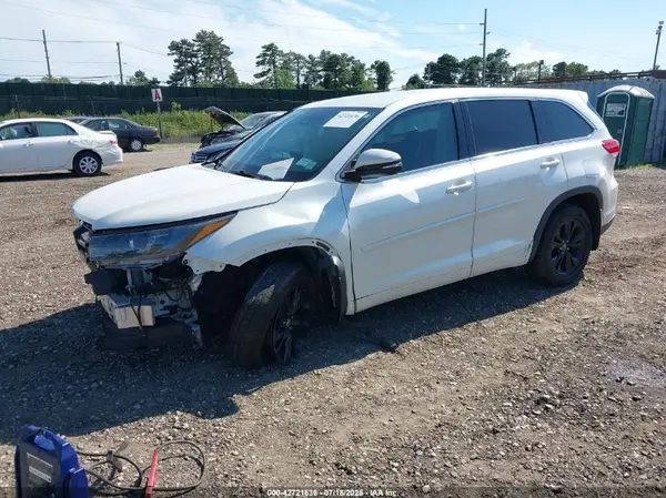5TDBZRFHXJS496049 2018 TOYOTA HIGHLANDER - Image 2