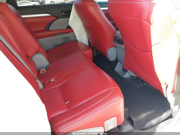 5TDBZRFHXJS496049 2018 TOYOTA HIGHLANDER - Image 8