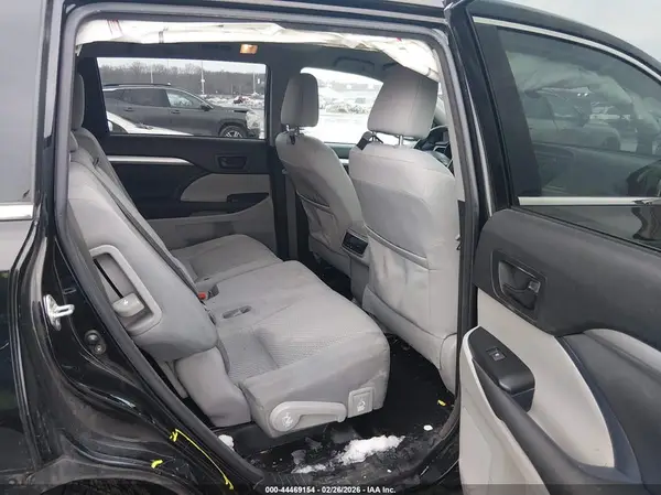 5TDBZRFHXJS497606 2018 TOYOTA HIGHLANDER - Image 8