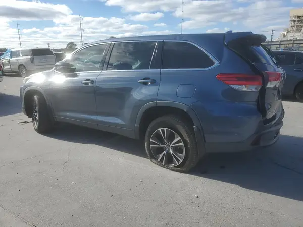 5TDBZRFHXJS800917 2018 TOYOTA HIGHLANDER - Image 2