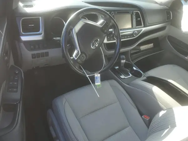5TDBZRFHXJS800917 2018 TOYOTA HIGHLANDER - Image 8