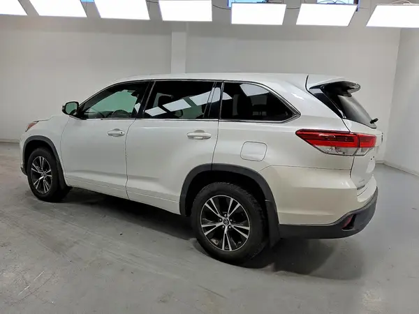 5TDBZRFHXJS812341 2018 TOYOTA HIGHLANDER - Image 2