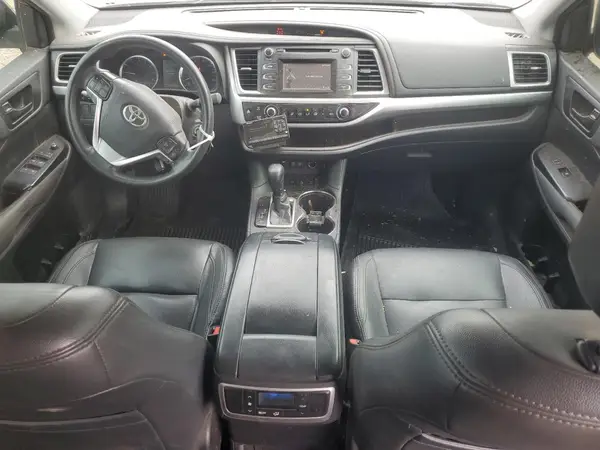 5TDBZRFHXJS812985 2018 TOYOTA HIGHLANDER - Image 8