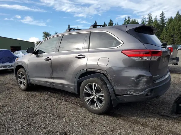 5TDBZRFHXJS814638 2018 TOYOTA HIGHLANDER - Image 2
