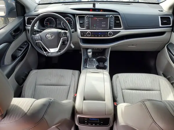 5TDBZRFHXJS814638 2018 TOYOTA HIGHLANDER - Image 8