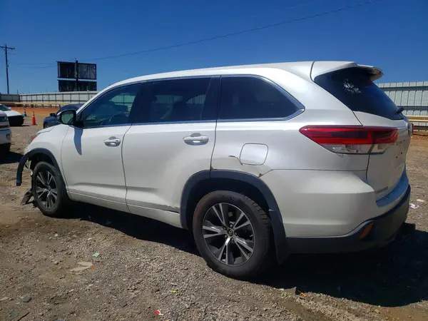 5TDBZRFHXJS818303 2018 TOYOTA HIGHLANDER - Image 2