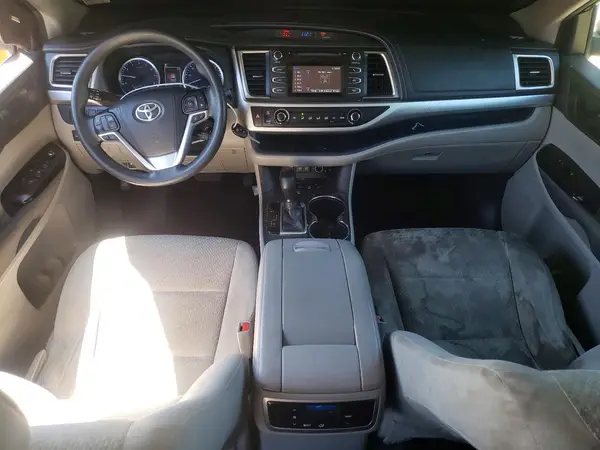 5TDBZRFHXJS818303 2018 TOYOTA HIGHLANDER - Image 8
