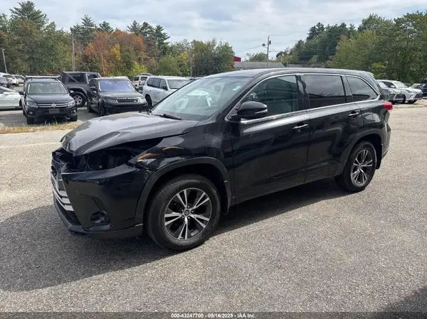 5TDBZRFHXJS818317 2018 TOYOTA HIGHLANDER - Image 2