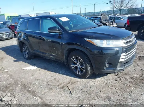 5TDBZRFHXJS825574 2018 TOYOTA HIGHLANDER - Image 1