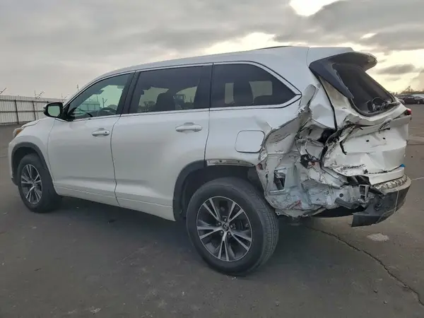 5TDBZRFHXJS840611 2018 TOYOTA HIGHLANDER - Image 2