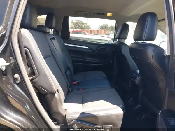 5TDBZRFHXJS859739 2018 TOYOTA HIGHLANDER - Image 8