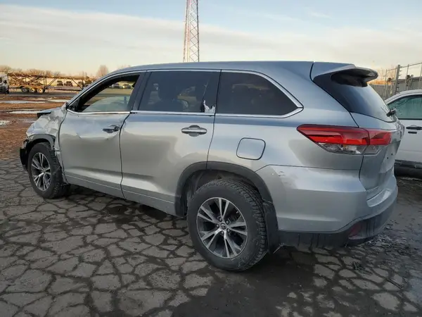 5TDBZRFHXJS862348 2018 TOYOTA HIGHLANDER - Image 2