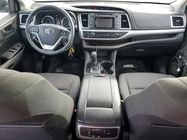 5TDBZRFHXJS862690 2018 TOYOTA HIGHLANDER - Image 8