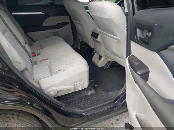 5TDBZRFHXJS868568 2018 TOYOTA HIGHLANDER - Image 8