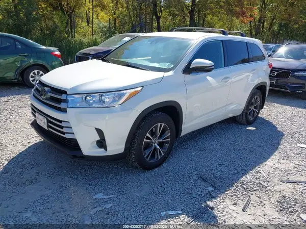 5TDBZRFHXJS870840 2018 TOYOTA HIGHLANDER - Image 2