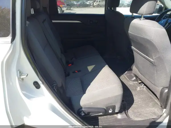 5TDBZRFHXJS870840 2018 TOYOTA HIGHLANDER - Image 8