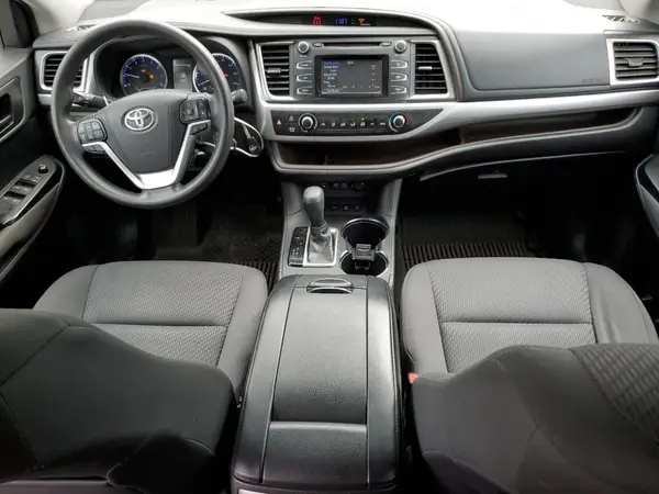 5TDBZRFHXJS877061 2018 TOYOTA HIGHLANDER - Image 8