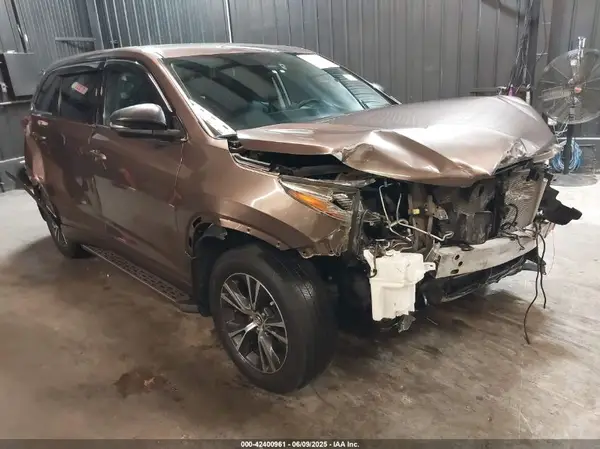 5TDBZRFHXJS879909 2018 TOYOTA HIGHLANDER - Image 1