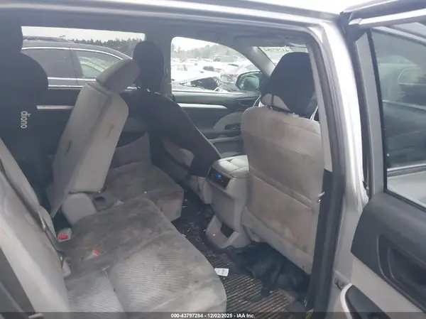 5TDBZRFHXJS886312 2018 TOYOTA HIGHLANDER - Image 8