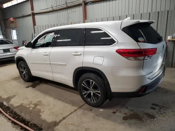 5TDBZRFHXJS886973 2018 TOYOTA HIGHLANDER - Image 2