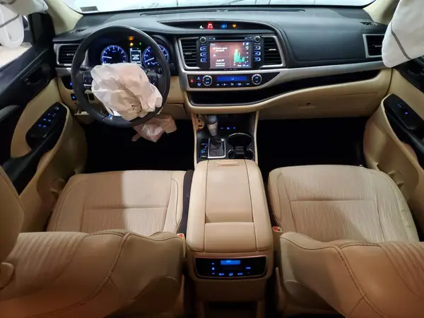 5TDBZRFHXJS886973 2018 TOYOTA HIGHLANDER - Image 8