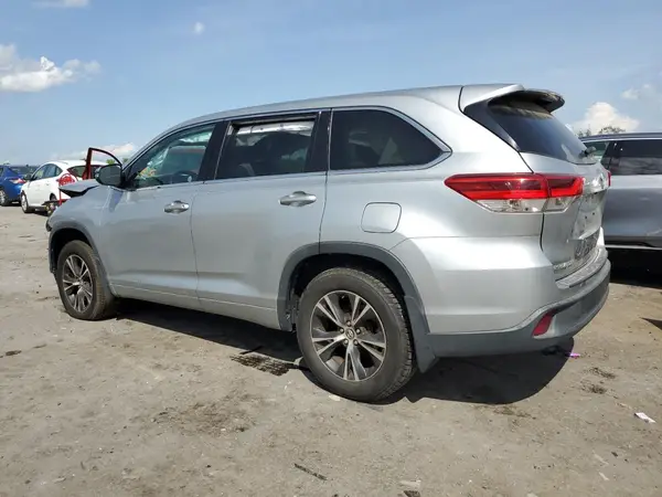 5TDBZRFHXJS897231 2018 TOYOTA HIGHLANDER - Image 2