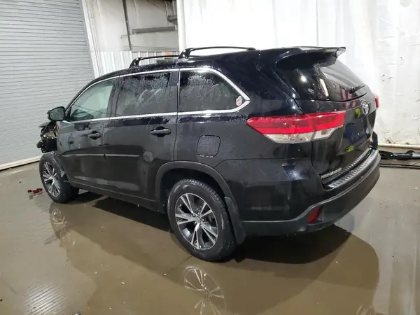 5TDBZRFHXJS897939 2018 TOYOTA HIGHLANDER - Image 2