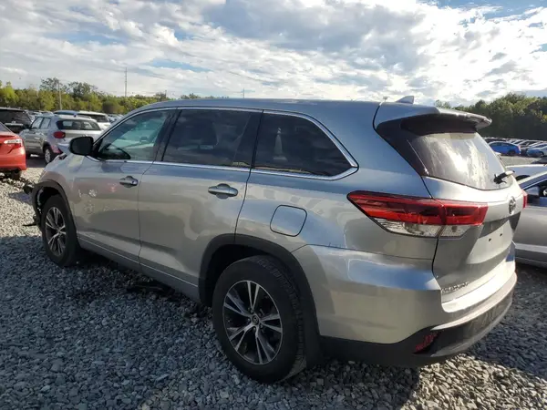 5TDBZRFHXJS909068 2018 TOYOTA HIGHLANDER - Image 2