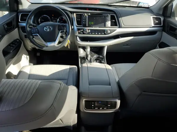5TDBZRFHXJS909068 2018 TOYOTA HIGHLANDER - Image 8