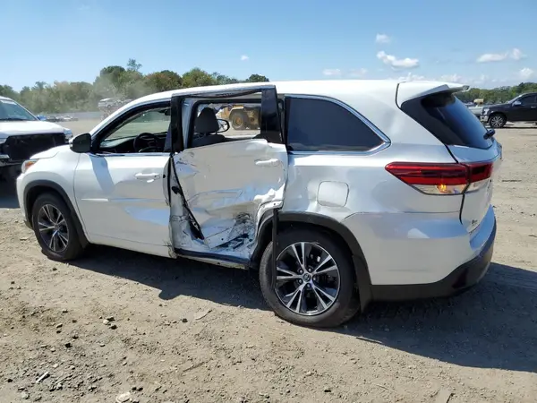 5TDBZRFHXJS910673 2018 TOYOTA HIGHLANDER - Image 2