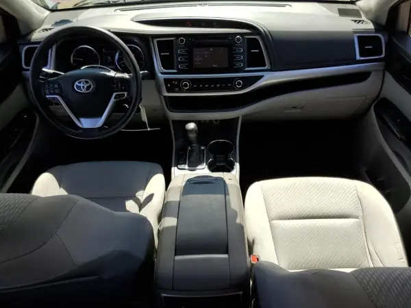 5TDBZRFHXJS910673 2018 TOYOTA HIGHLANDER - Image 8