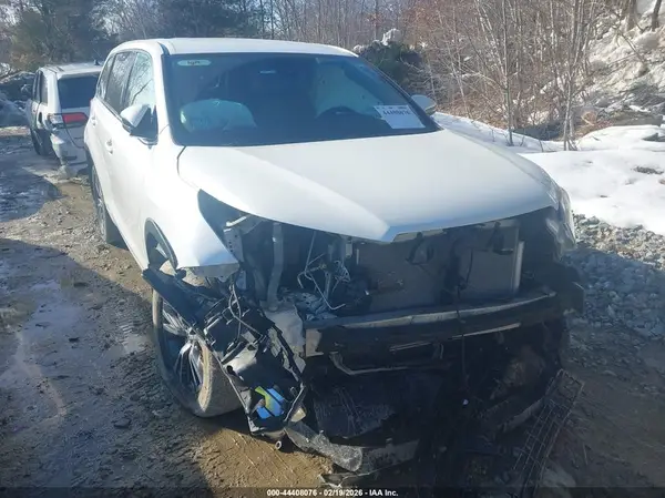 5TDBZRFHXJS914674 2018 TOYOTA HIGHLANDER - Image 1