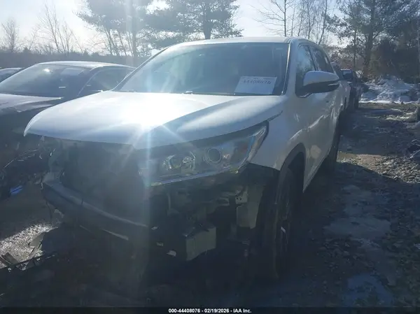 5TDBZRFHXJS914674 2018 TOYOTA HIGHLANDER - Image 2