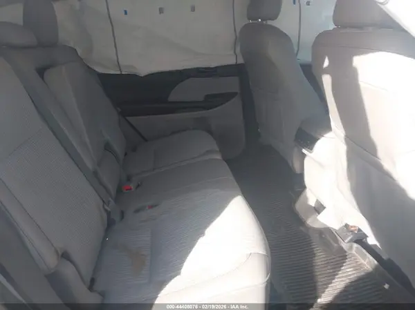 5TDBZRFHXJS914674 2018 TOYOTA HIGHLANDER - Image 8