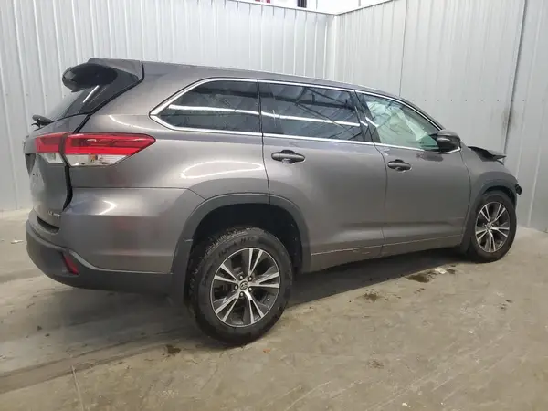 5TDBZRFHXJS914965 2018 TOYOTA HIGHLANDER - Image 2