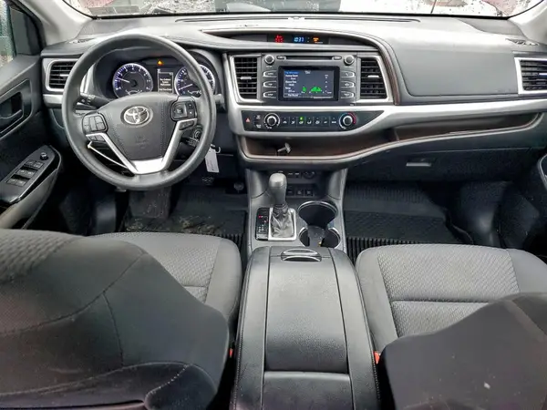 5TDBZRFHXKS726061 2019 TOYOTA HIGHLANDER - Image 8