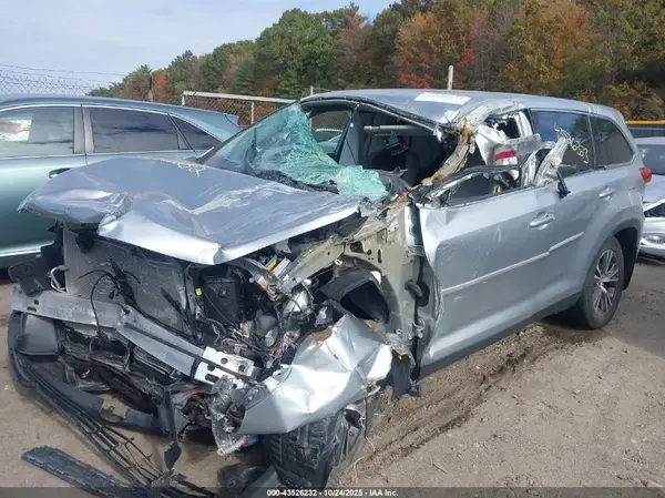 5TDBZRFHXKS726237 2019 TOYOTA HIGHLANDER - Image 2
