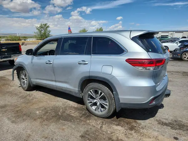 5TDBZRFHXKS738761 2019 TOYOTA HIGHLANDER - Image 2
