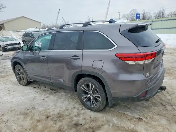 5TDBZRFHXKS743667 2019 TOYOTA HIGHLANDER - Image 2