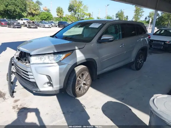 5TDBZRFHXKS918760 2019 TOYOTA HIGHLANDER - Image 2
