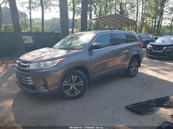 5TDBZRFHXKS925966 2019 TOYOTA HIGHLANDER - Image 2