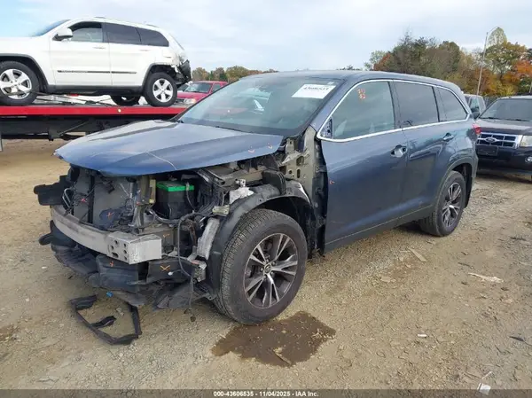 5TDBZRFHXKS927037 2019 TOYOTA HIGHLANDER - Image 2