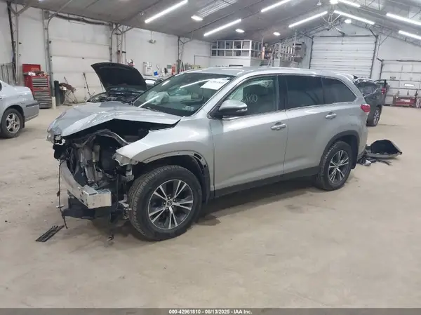 5TDBZRFHXKS929225 2019 TOYOTA HIGHLANDER - Image 2